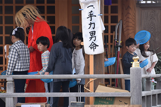 卒園児神社奉納
