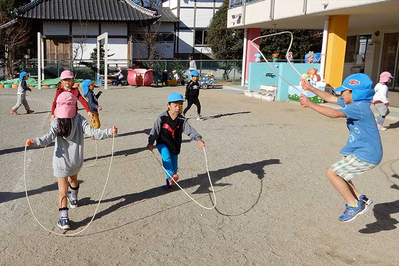 凧あげ、縄跳び
